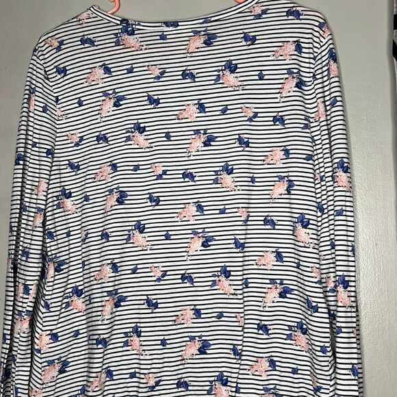 Maison Jules striped floral, long sleeve twist front top size medium - Picture 10 of 12